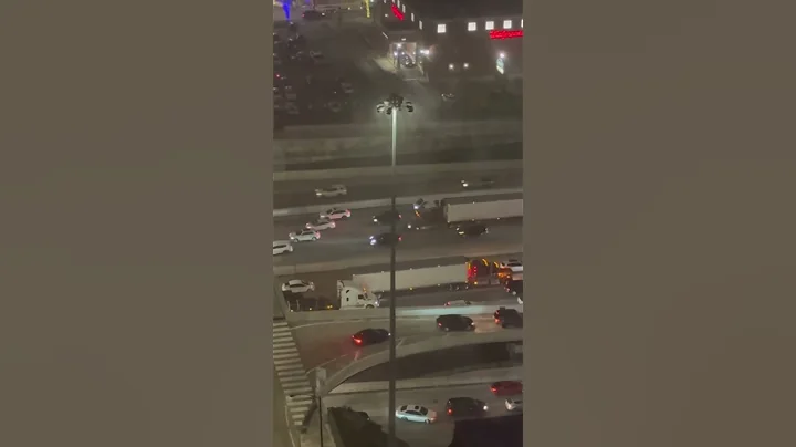 Snow falls in Chicago overnight in the city