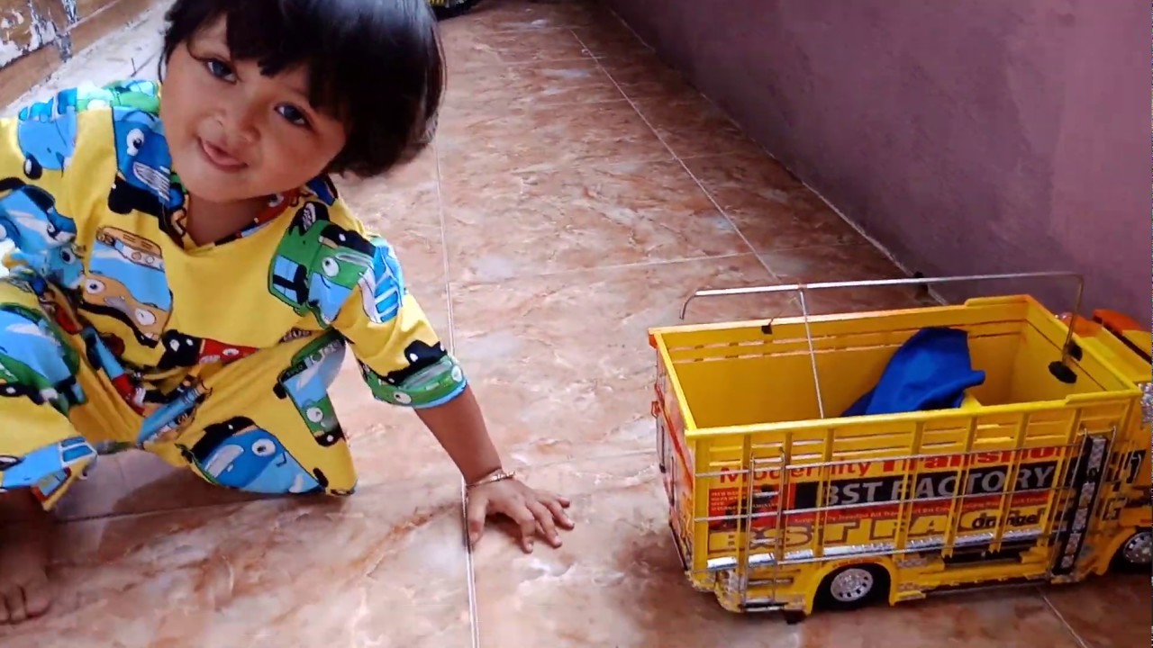  miniatur  truk  anti  gosip  garapan mth karoseri model nya 