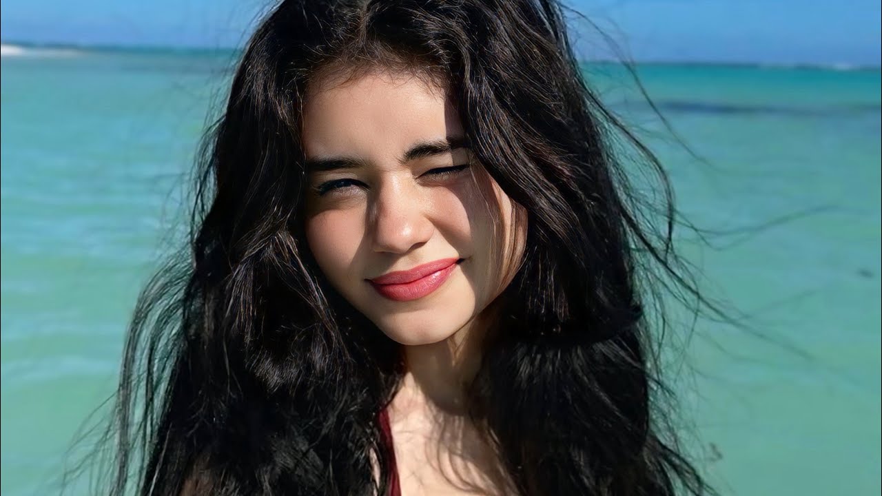 effortlessly attractive — magnetic energy, main character aura