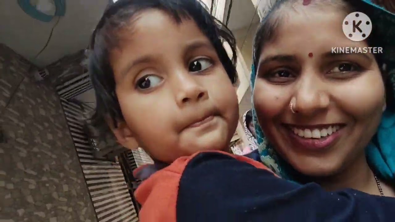 हर्षिता गई अपनी मम्मी के साथ मार्केट गरिमा गार्डन 🤗🤗😊🤗