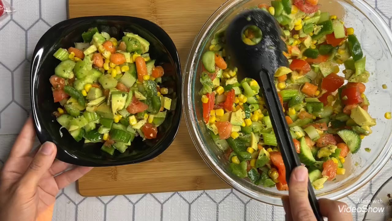 سلطة الافوكادو والذرة الذيذه والدريسنج الخطير