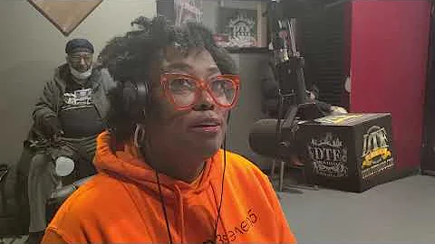 Anita Pierce Skydives