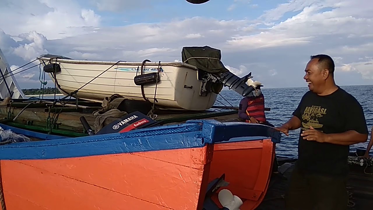 Pulau salaut besar , Simeulue, NAD , Indonesia proses aplusing petugas jaga mercusuar pulau salaut