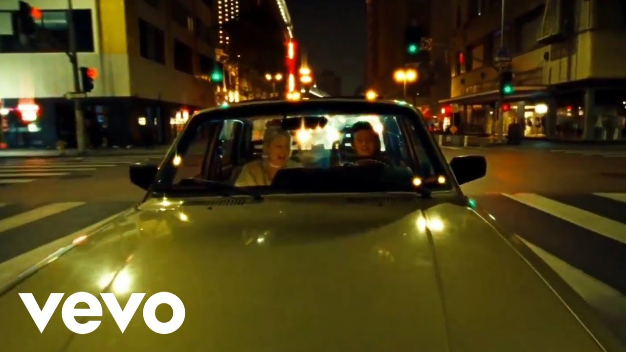 Katy Perry - "Roulette" (M/V)