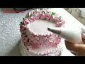 Украшение двухъярусного торта БелковымЗаварнымКремом.Decorating a two-tiered cake Protein Custard.