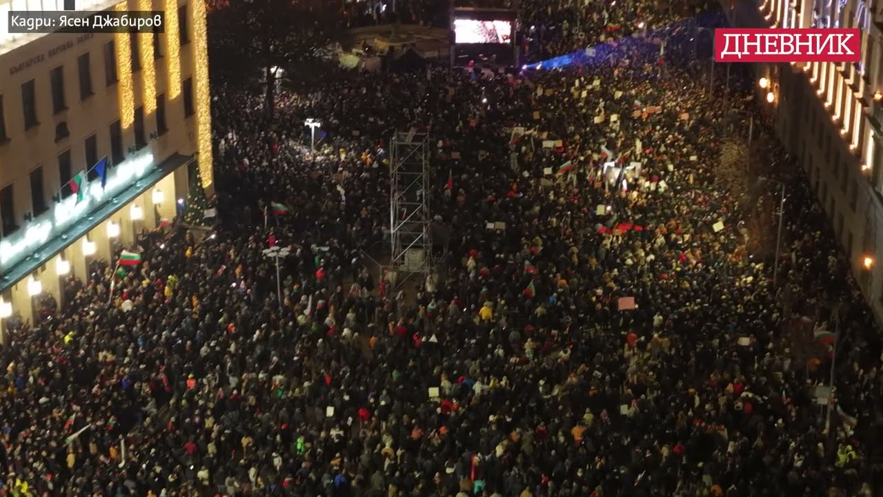 Кадри от дрон: Колко души се включиха в протеста в София