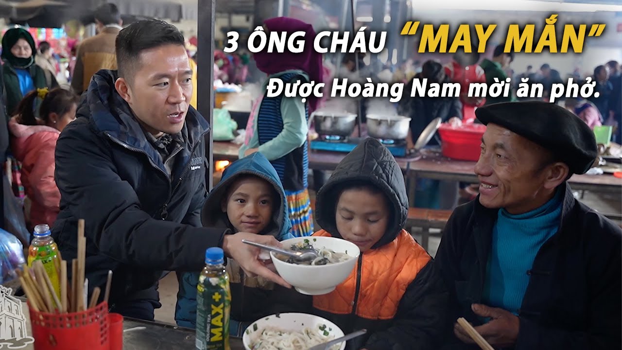 Cảm động 3 ông cháu người Mông đi ăn phở với Hoàng Nam