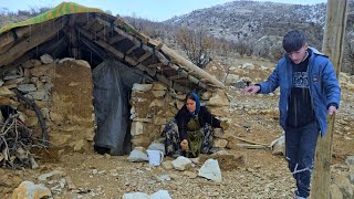 Living in the snow and mountains: A homeless mother rebuilds a tunnel house