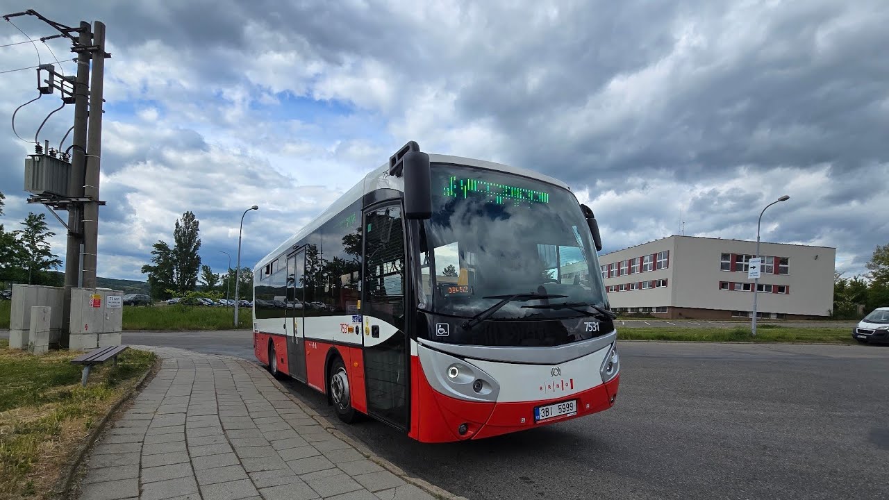 Jízda linkou 302 ze zastávky Zoologická zahrada na zastávku Na Lůhu.