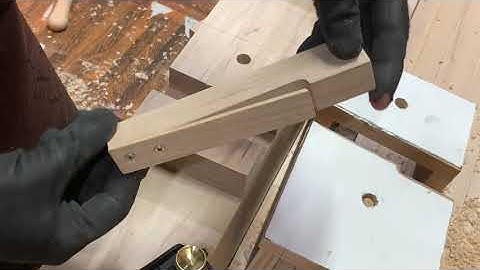 Roubo Workbench Build 9 - Routing out the dogholes