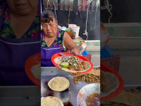 Video thumbnail: Los tacos gigantes de tripa que me encontré en Morelia #tacos #gigantes #viral #parati