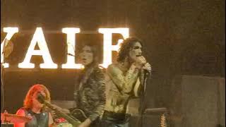 Palaye Royale - Showbiz [4K] live @ Stadthalle, Vienna