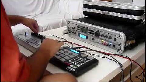 1st jam session: Roland Fantom XR, Akai MPC500 and Analogue Solutions TBX-303