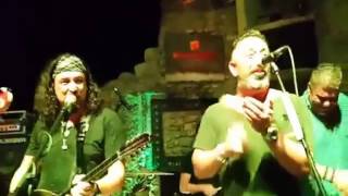 Cem Yılmaz'ın Necati ve Saykolar Grubu ile Psikopat Performansı