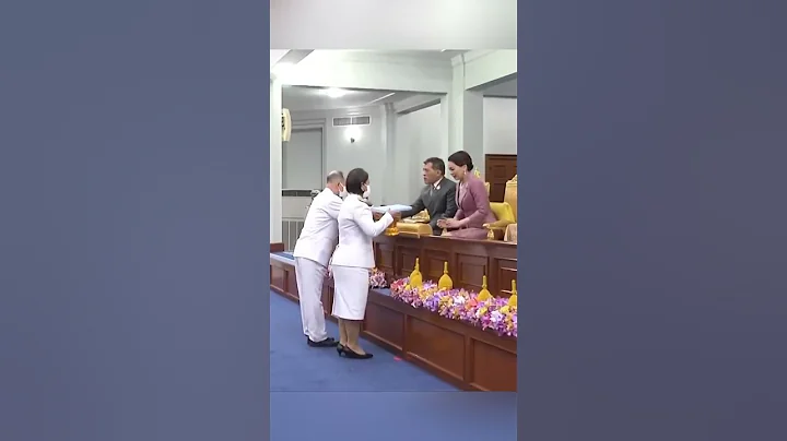泰國帝後性格截然相反，蘇提達王後笑容燦爛，71歲泰王卻一臉嚴肅 - 天天要聞