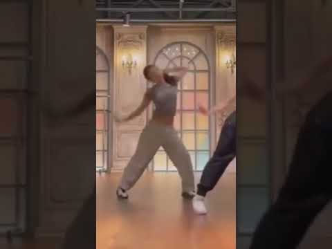 جمال رقص شانيل البشرية