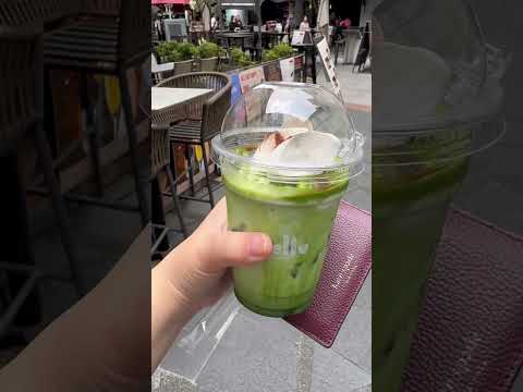 🍵 Matcha with cream in the CBD #Singapore #matchalatte #hellucoffee