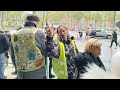 Manifestation gilets jaunes pour le ric et la paix dans le monde