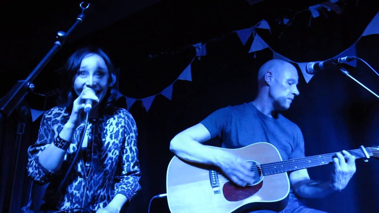 Echobelly (acoustic) - Dark Therapy (Surya, London, 12/06/2013) - YouTube