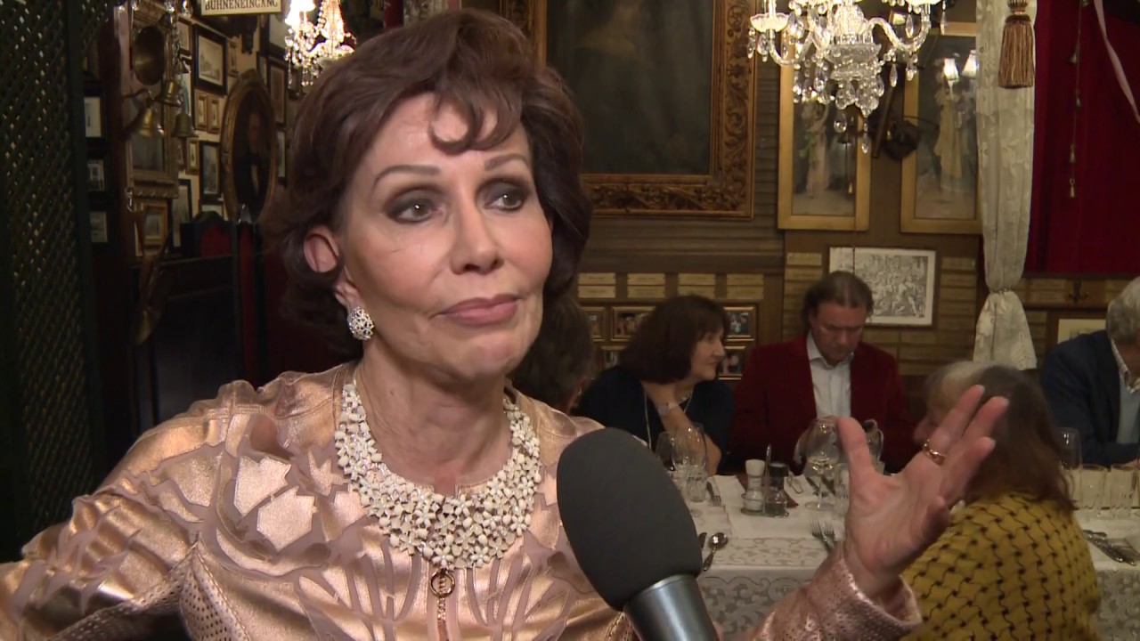 EDITH LEYRER   Verleihung der Rampensau im MARCHFELDERHOF