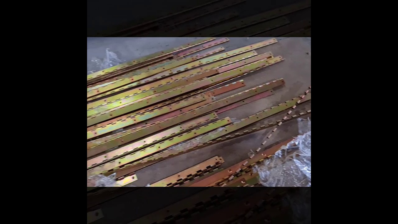 The piano hinge on the material is 1.5mm thick | Bản lề piano H2000P