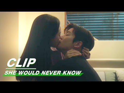 Clip: Ro Woon & Won Jin-ah Are Reconcile | She Would Never Know EP16| 前辈，那支口红不要涂 | iQiyi