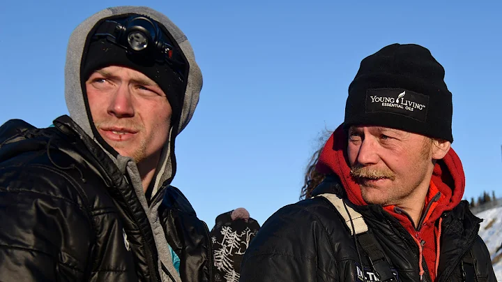 Iditarod 2016: Dallas and Mitch Seavey reach White...