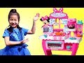 Jannie Juega con Cocina y Juego de Café de Minnie Mouse | Minnie Toy Kitchen and Cafe