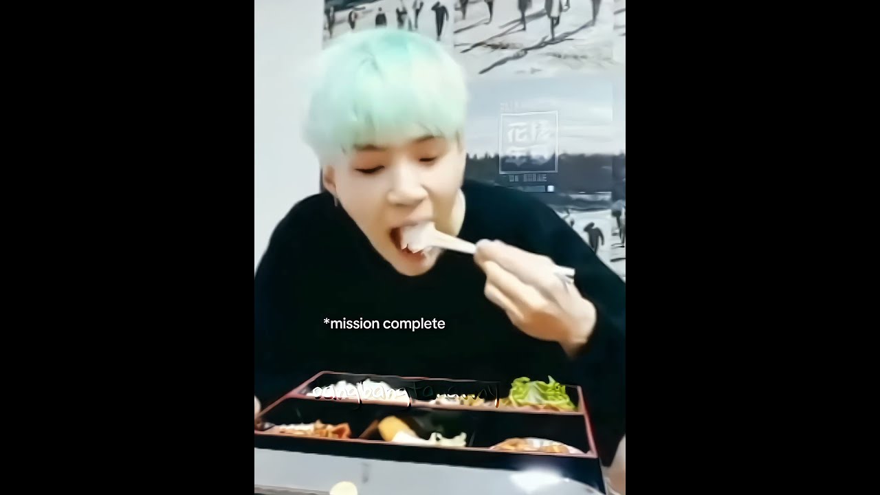 Not Army Telling Yoongi To Use Left Hand And He Being Himself 