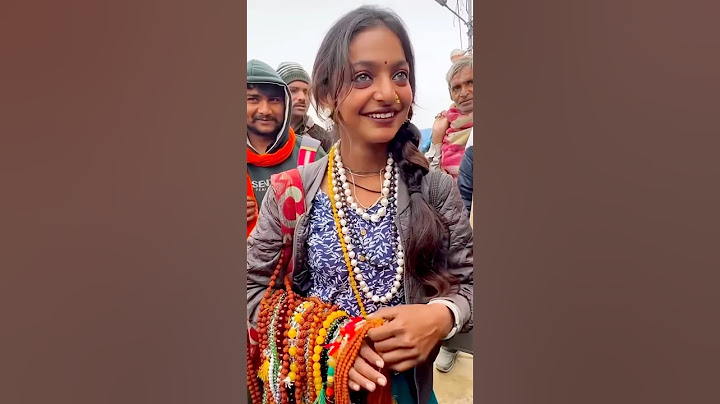 Kumbh प्रयागराज महाकुंभ में ये लड़की माला बेचती है 😱😳🌍Kumbh mei mala bechte hui Raato Raat Viral