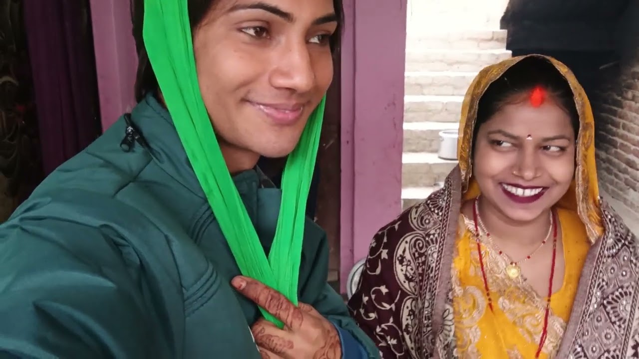 खुशबू रानी के पत्नी जा रही है टीका लगवाने