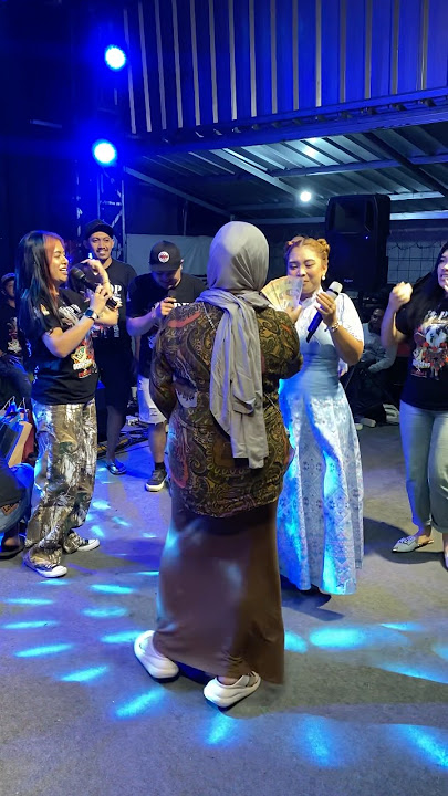 Download lagu Rain of Money Ade Astrid at Deumong Nyawer Dede Risty's Birthday Event