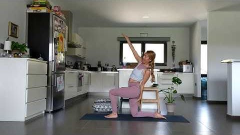 40min Heart opening Vinyasa yoga flow. Leading up to Ustrasana (camel pose). All levels.