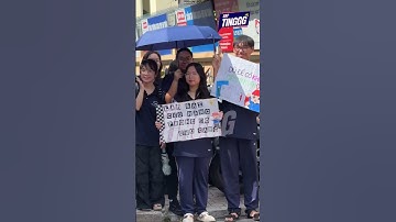 Cảm động với những chiếc banner cổ vũ của các anh chị tiếp sức mùa thi dành cho các sĩ tử 2k7.