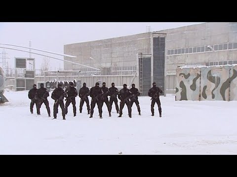 Видео: В Югра руски гвардеец от OMON проведе майсторски клас за млади специални части