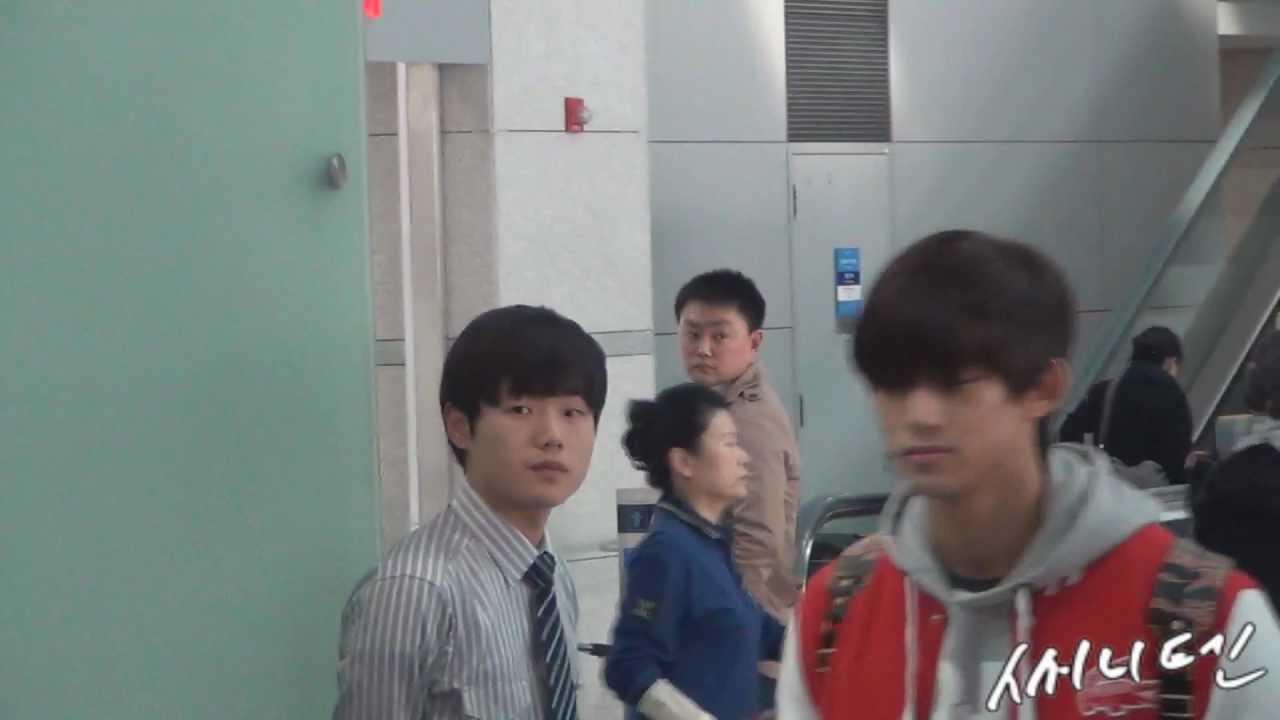 [Fancam] 20120224_2pm_Taecyeon_Incheon_Airport_택연.avi