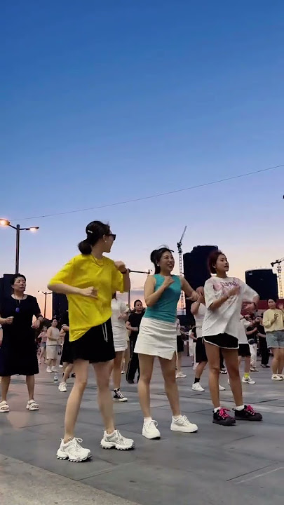 Guess what we re talking about#Dance together#Youthful vitality#The coolest square dance#T