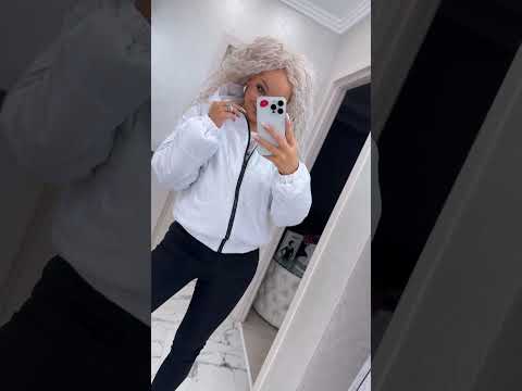 Жіноча коротка весняна легка куртка з капюшоном плащівка | Жіноча легка вітровка куртка, видео 2