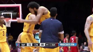 Michael Stockton beats the buzzer vs. the 905