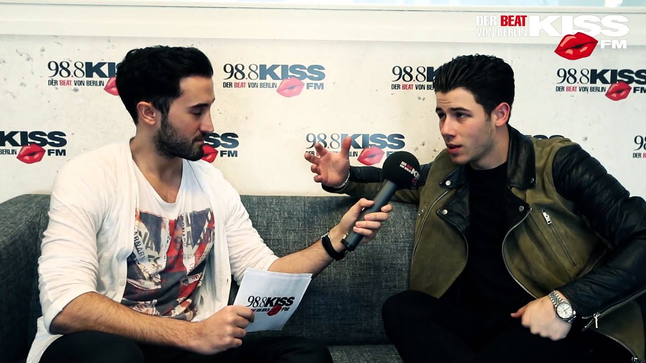 NICK JONAS - Interview  / I'm a terrible artist