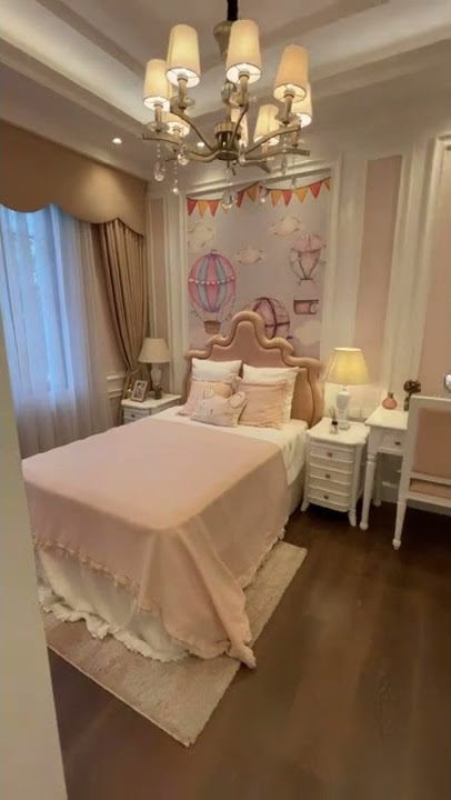 Rumah Mewah Konsep Classic French dengan View Danau