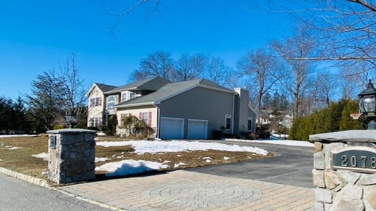 2078 Independence Drive, New Windsor, NY Presented by Brenda Guttenberg.