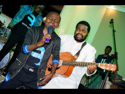 Frère Emmanuel Musongo en feat avec son élève Matthieu de Lubumbashi dans