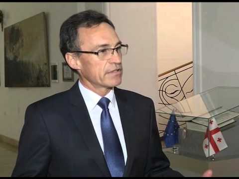 შვეიცარიის ახალმა ელჩმა გიორგი კვირიკაშვილს რწმუნებათა სიგელების ასლი გადასცა