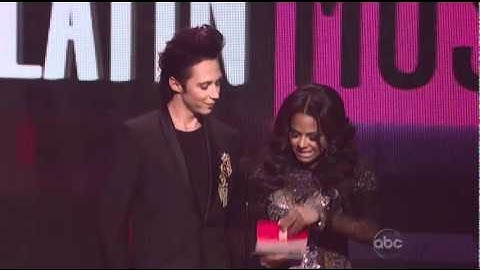Shakira Wins Best Latin Artist - AMA 2010 www.revolutionmusic-es.com.flv