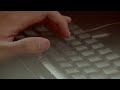 This mechanical keyboard claims smooth operator energy but delivers 操作地獄 cinematic backlight reveali
