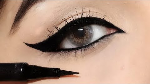 How to: PERFECT WINGED EYELINER every single time!! (Simple Beginner Friendly Technique) @pcsalon2177