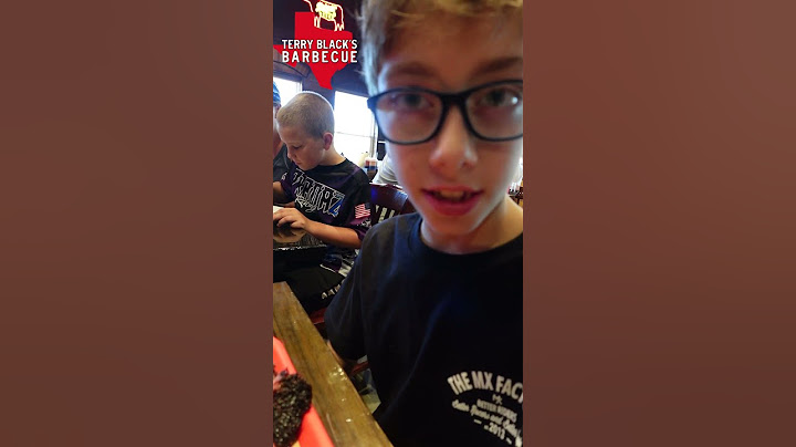 9 Year Old Tries Texas BBQ 🍖