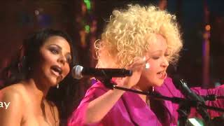 Cyndi Lauper and Lil Kim perform Time After Time