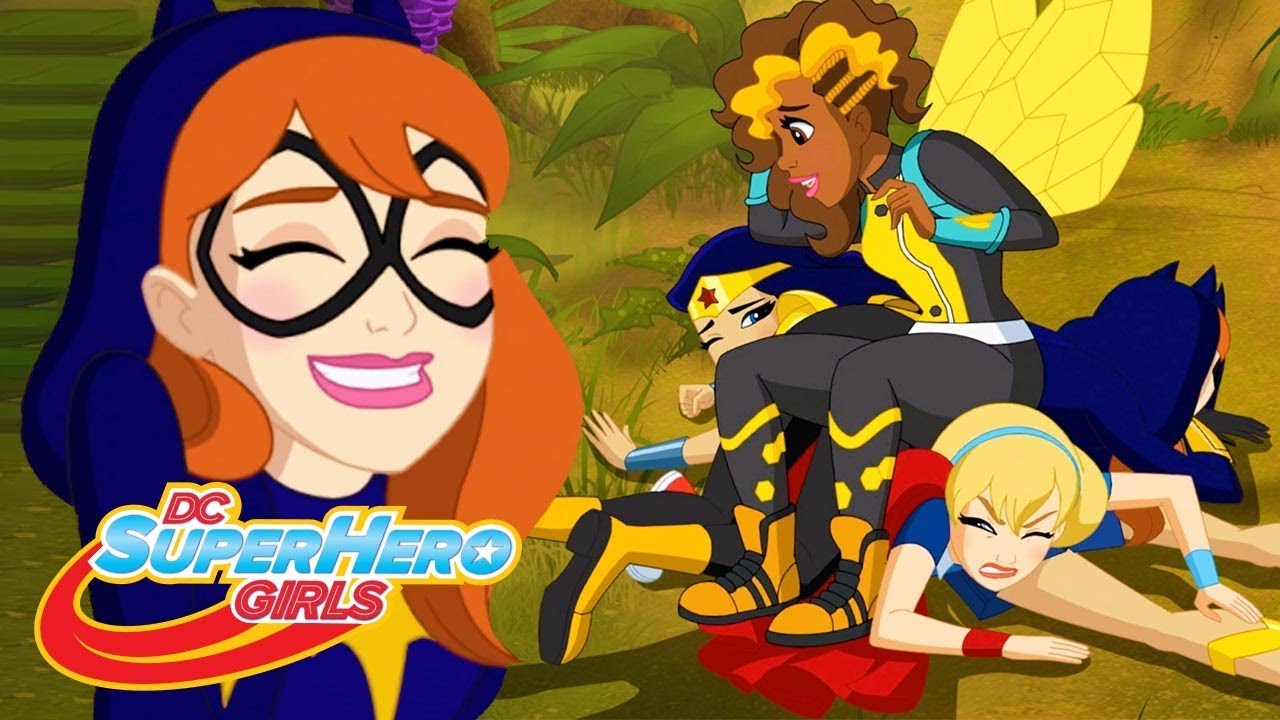 Un Robo Siniestro | Héroe del año | DC Super Hero Girls Latino America